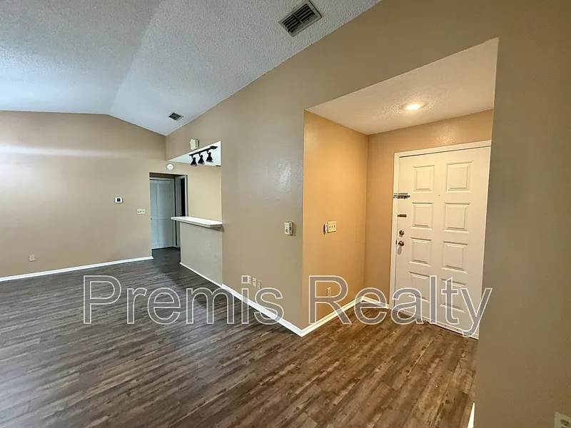 2 bed, 2.0 bath, 1263 sqft, $2,095 — Photo 3