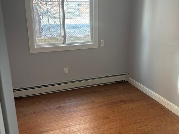 3rd image of 467 Beach 22nd St #1
