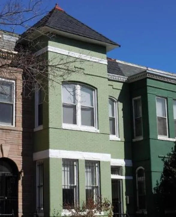 1 bed, 1.5 bath, 2400 sqft, $1,295 — Photo 2
