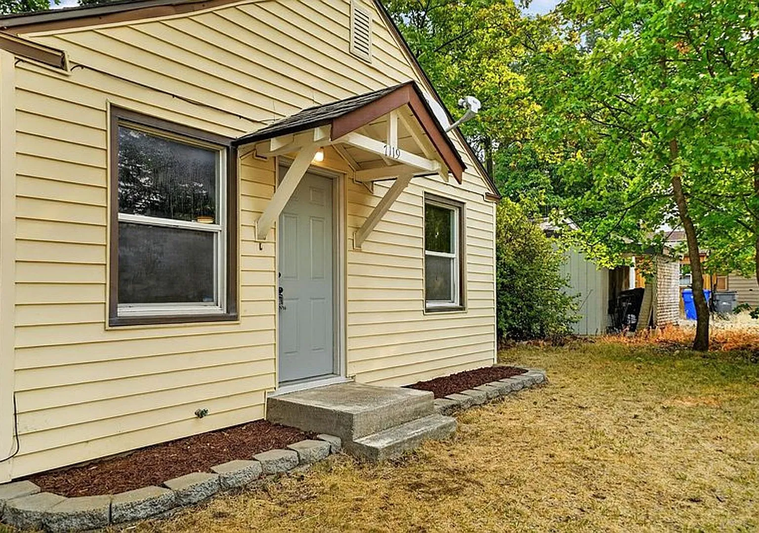 Beautifully Updated 3 bedroom, 2 bath Single Family Home with Detached ADU! — Photo 2