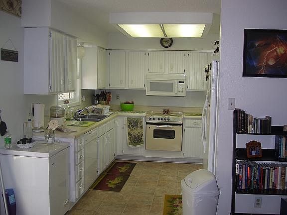 4th image of 12 Diane Ave