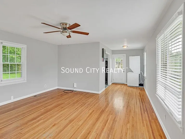 4010 Liberty St — Photo 2