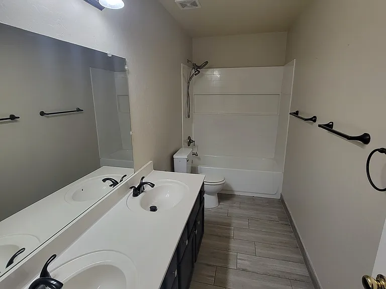 2nd Upstairs Bathroom