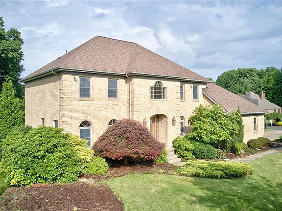 3rd image of 123 Farmview Pl