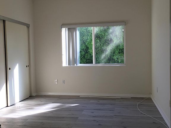 5th image of 10756 Camarillo St APT 303