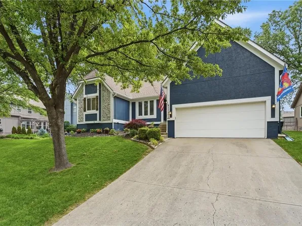 12465 S Greenwood St, Olathe, KS 66062