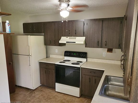 2nd image of 239 Flamingo St