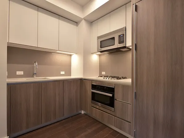 591 Third Avenue image 4 of 6