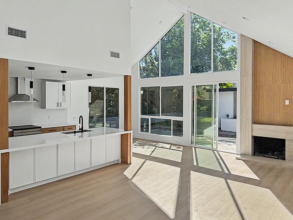 4th image of 17841 Arbor Ln