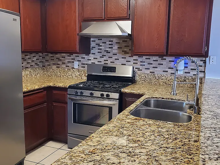 1250 Hillandale Ave — Photo 4