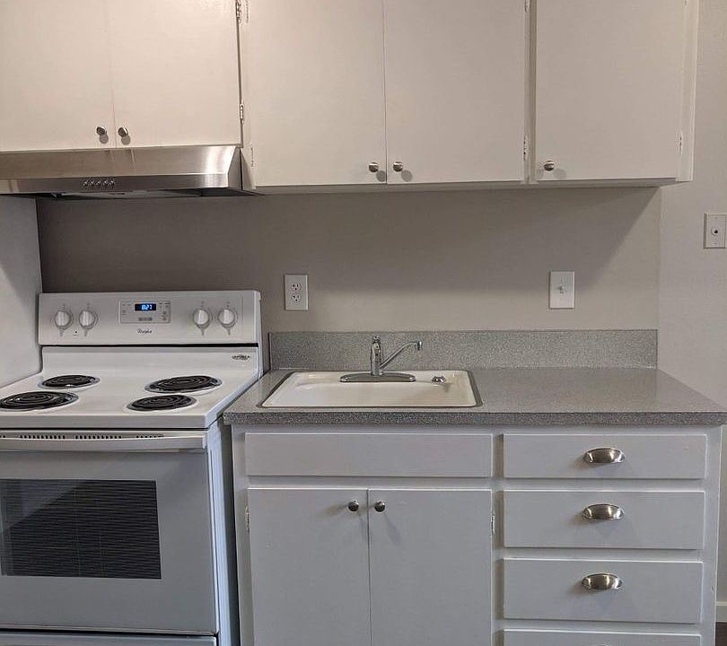 2nd image of 3315 McKinley Ave #6