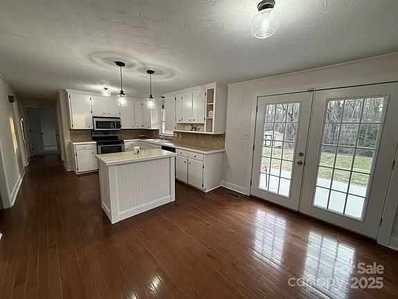 5th image of 3441 38th Street Dr NE