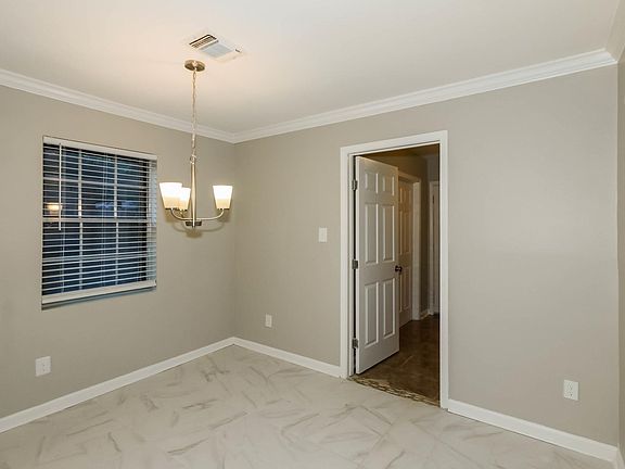 5th image of 1506 Castlerock Rd