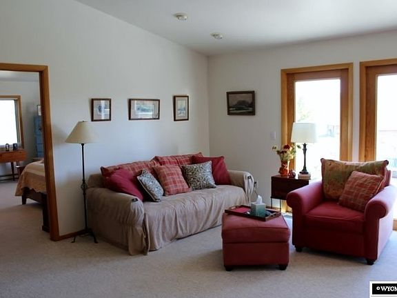 3rd image of 813 Roundtop Dr