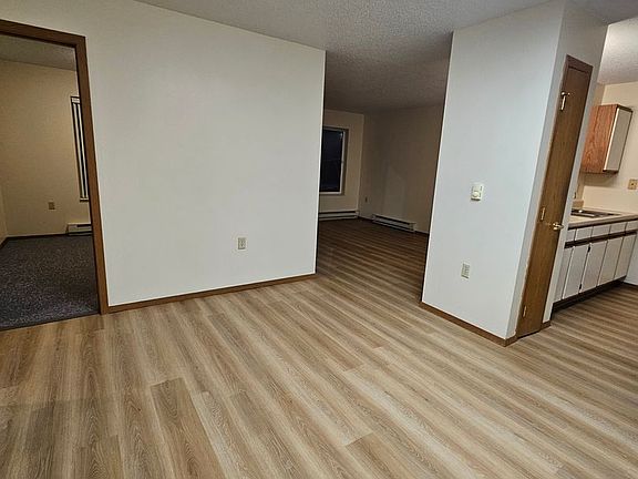 5th image of 924 4th St APT 11