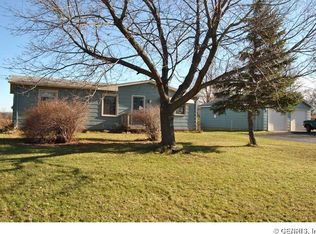 825 Crowley Rd, Farmington, NY 14425