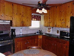 3rd image of 1607 Woodlawn Dr