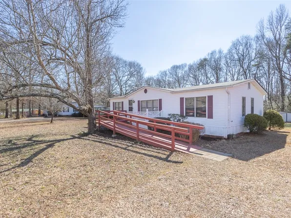 112 Woodlake Dr, Belton, SC 29627