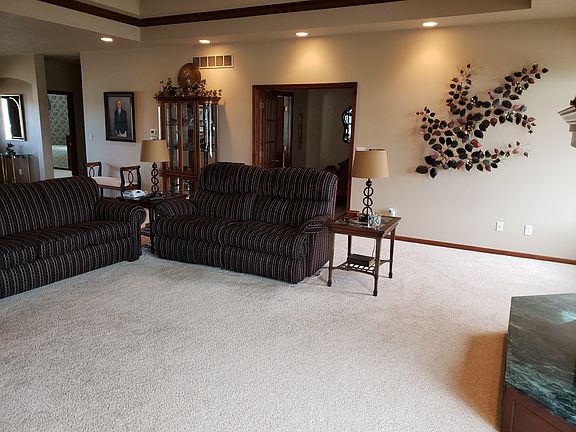 View fr Kitchen to LR