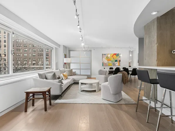 1065 Park Avenue image 1 of 13