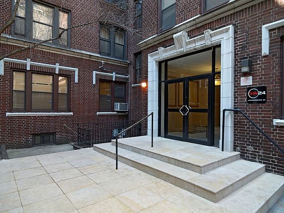 3rd image of 277 Harrison Ave #605