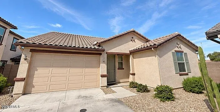 3 bed, 2.0 bath, 1551 sqft, $1,995 — Photo 1