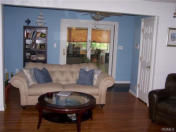 3rd image of 40 Weyants Ln