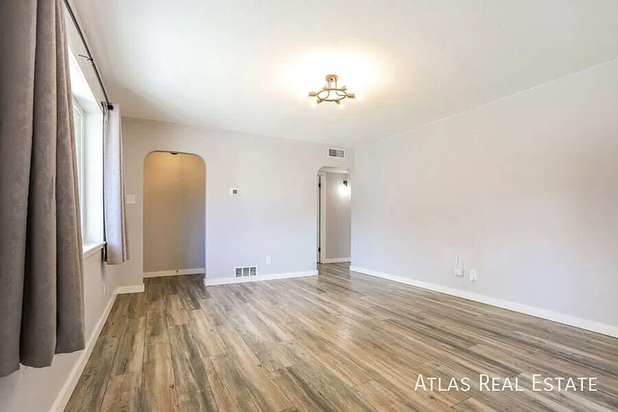 Charming 3-Bedroom Rental with Spacious Backyard in Thornton — Photo 3