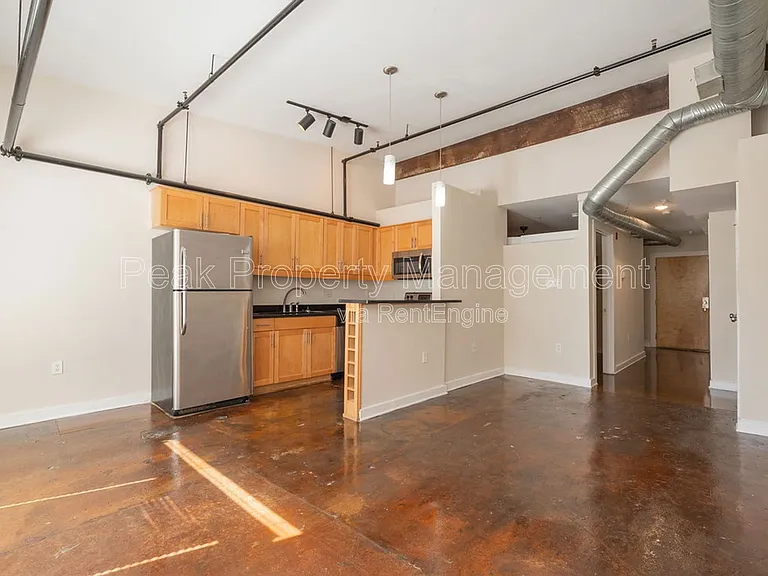 301 Dunlop St N — Photo 10