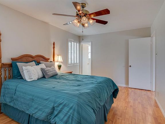 3rd image of 89 Stonegate Dr
