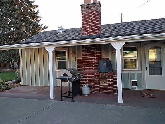 BACK YARD BBQ PATIO