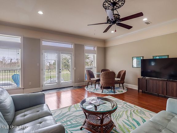 5th image of 2 Oak Alley Ln