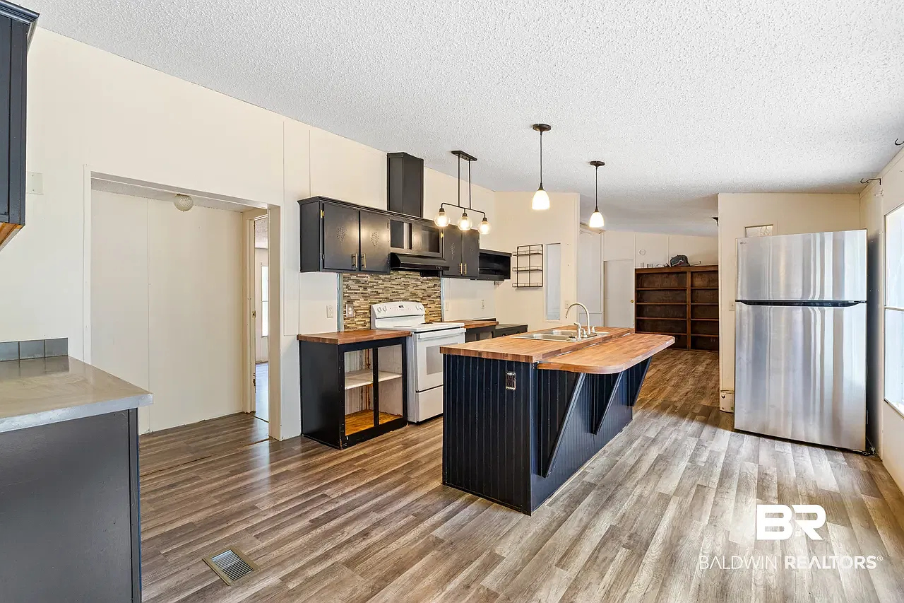 3 bed, 1680 sqft, $1,300 — Photo 3