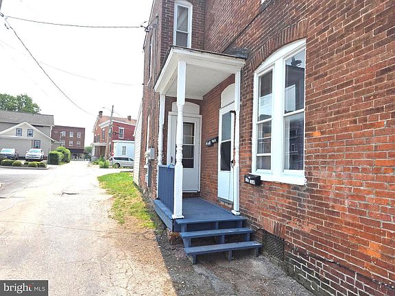 2nd image of 131 E Chestnut St #133