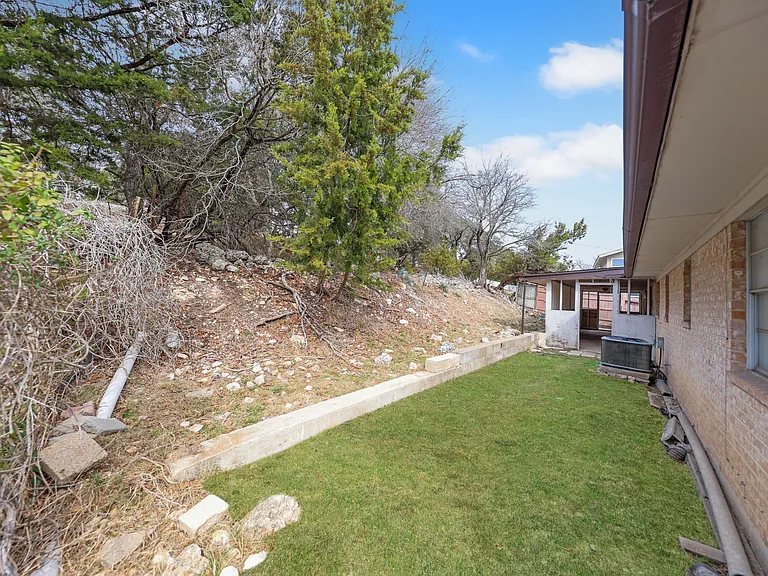 1008 S 31st St — Photo 16