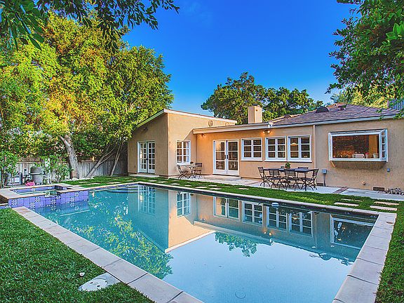 4th image of 375 Santa Inez Way
