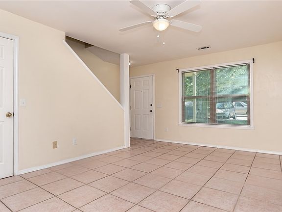 3rd image of 821 SE Durham Pl