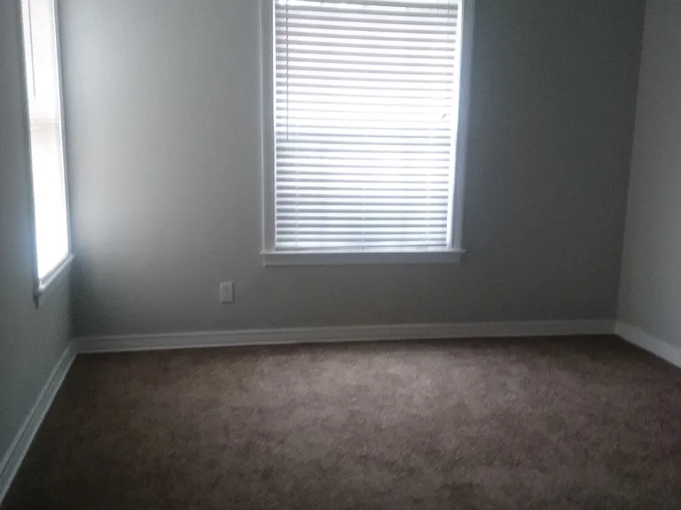 1013 E Louisiana St — Photo 15