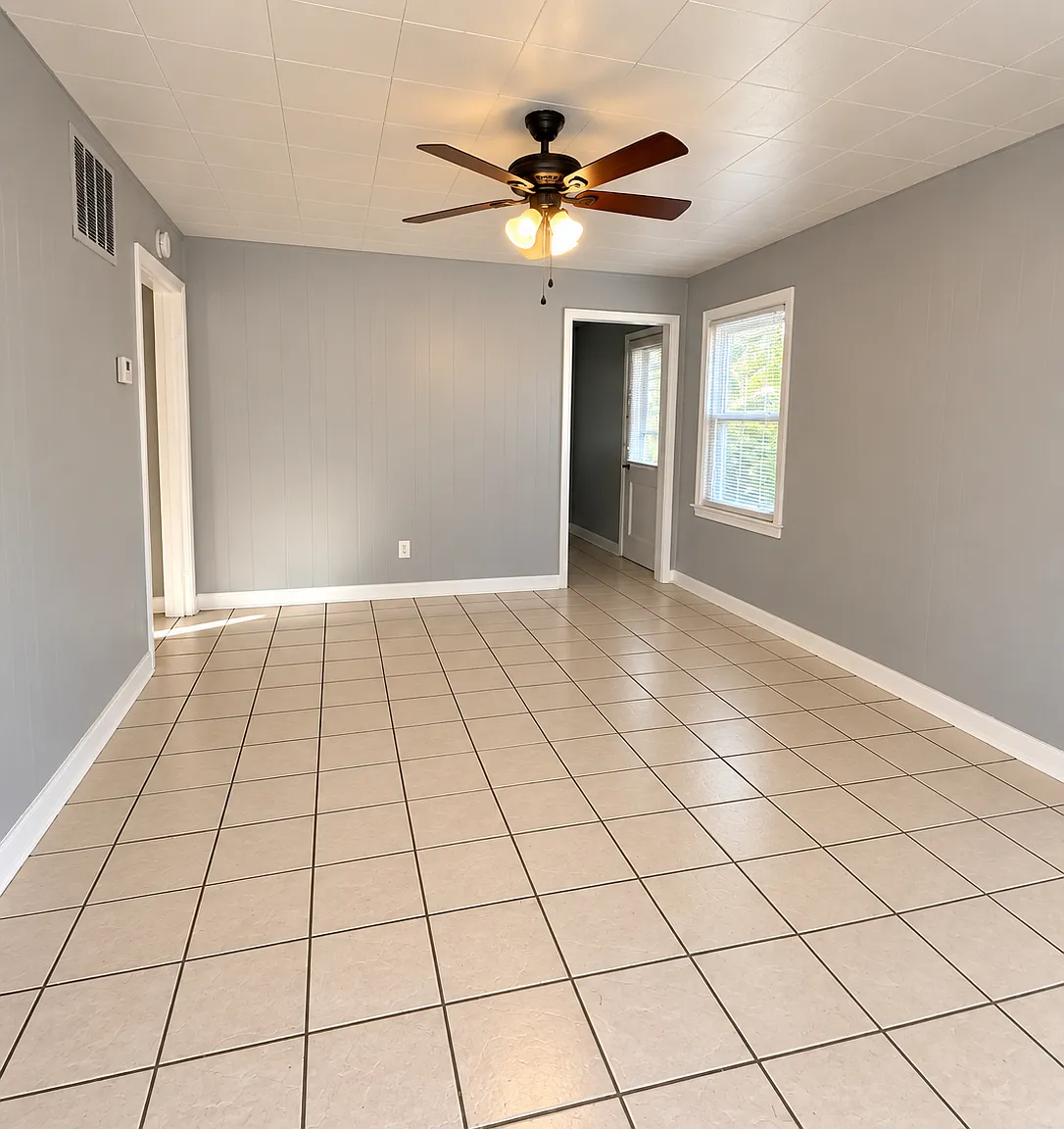 3 bed, 1050 sqft, $1,195 — Photo 2