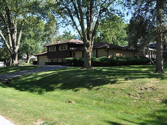 3rd image of 440 Linden Ct