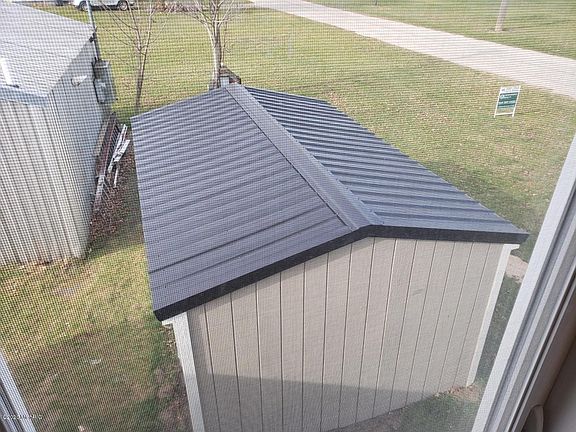 5th image of 420 Railroad St