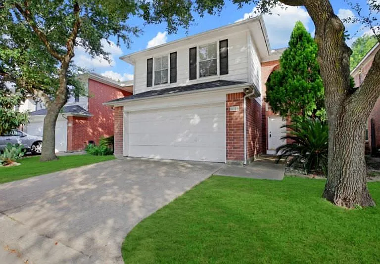 8016 Golf Green Cir — Photo 2
