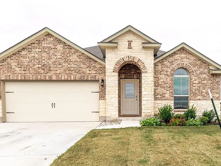 6233 Lavaca Dr — Photo 1