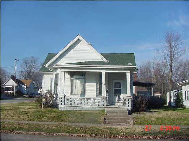 2nd image of 1114 W Walnut St