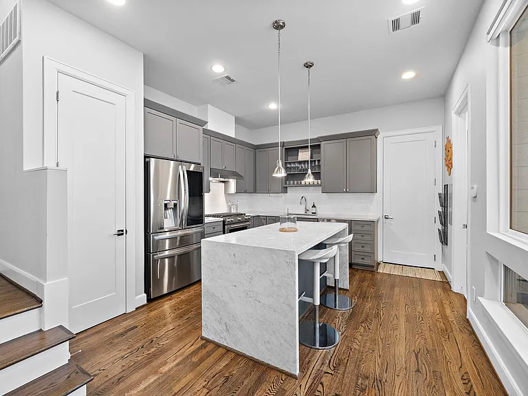 1217 Crockett St — Photo 5