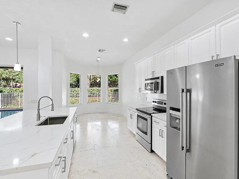 2013 Harbor View Cir — Photo 8