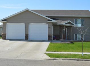 1023 Ash Ln, Aberdeen, SD 57401