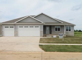 1472 Hunters Green Way, Marion, IA 52302