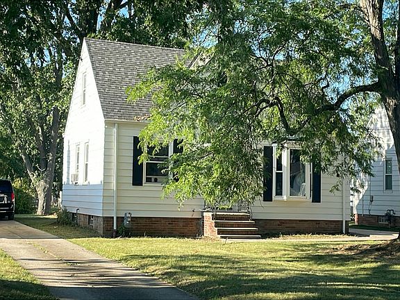 3rd image of 11044 Woodview Blvd