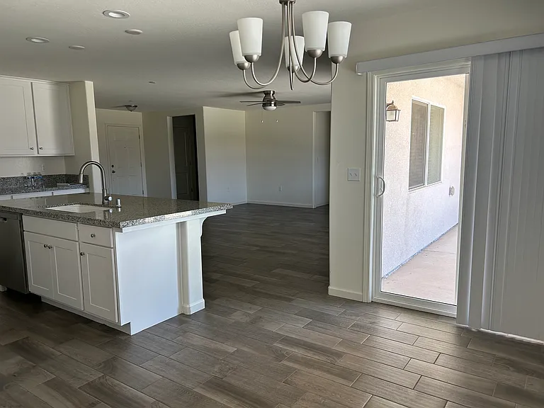 2146 W Escher Dr — Photo 7